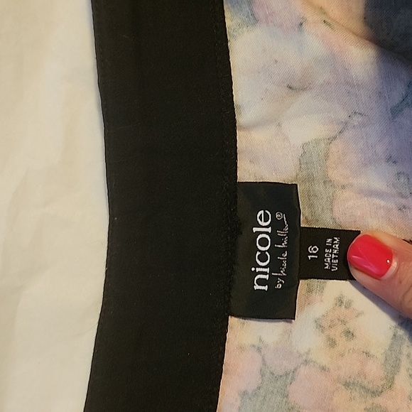 🌺 Nicole Miller Floral Shorts 🌺 - Picture 5 of 8